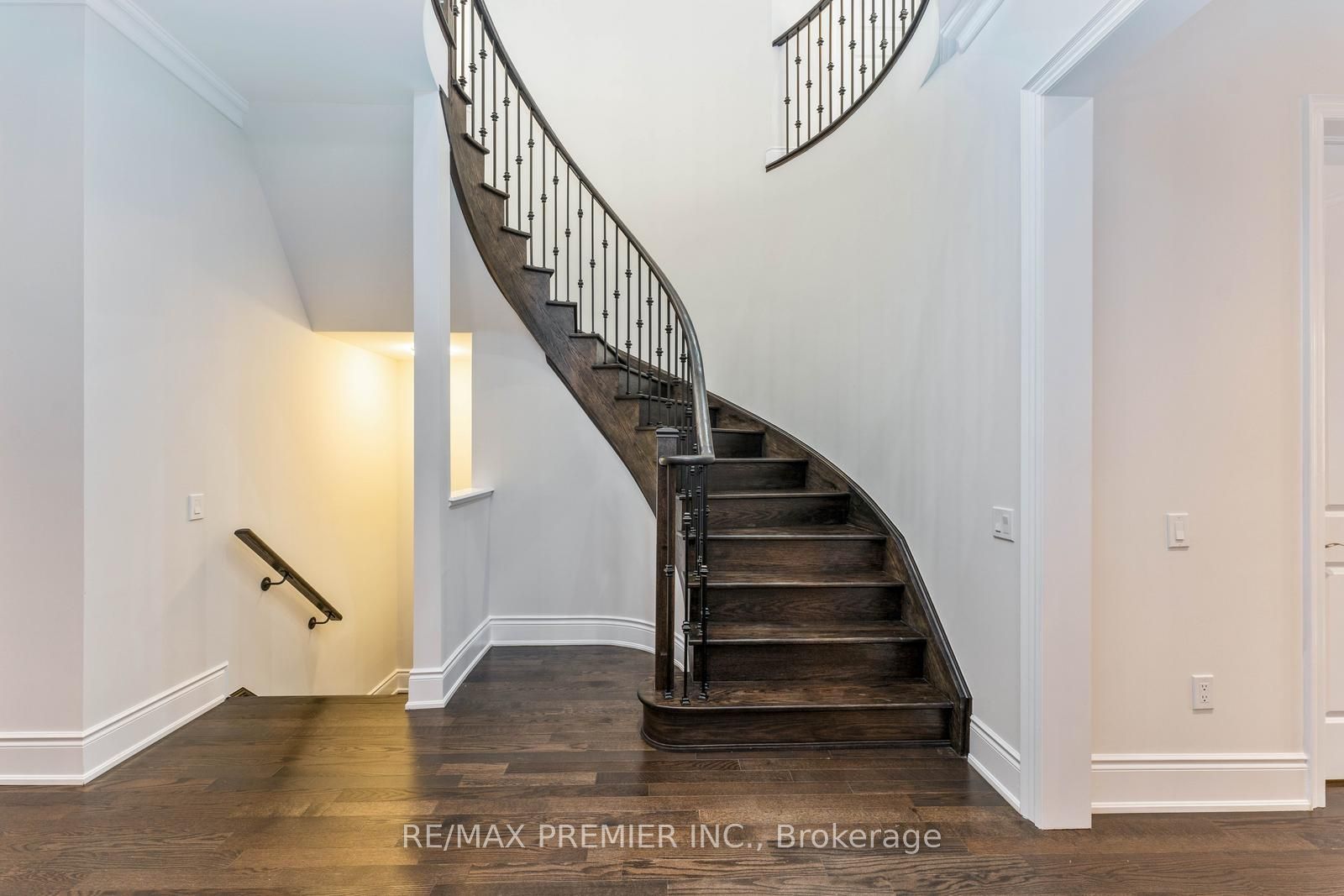 91 Woodgate Pines Drive