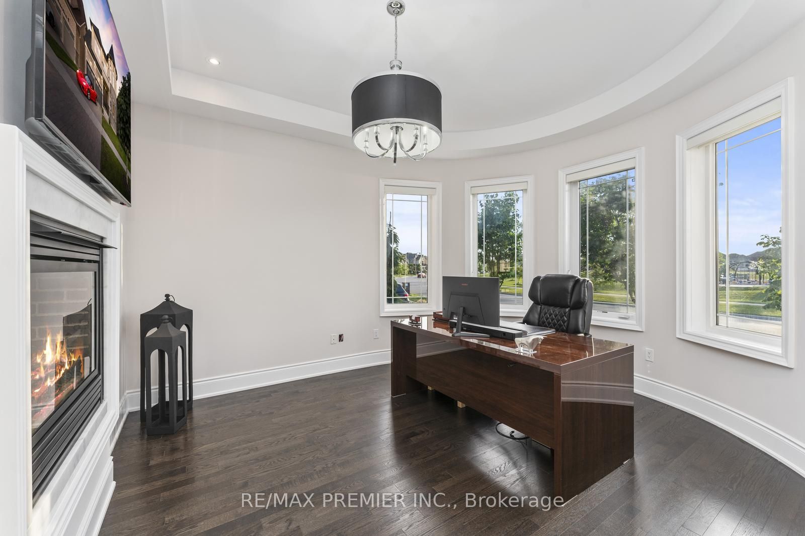 91 Woodgate Pines Drive