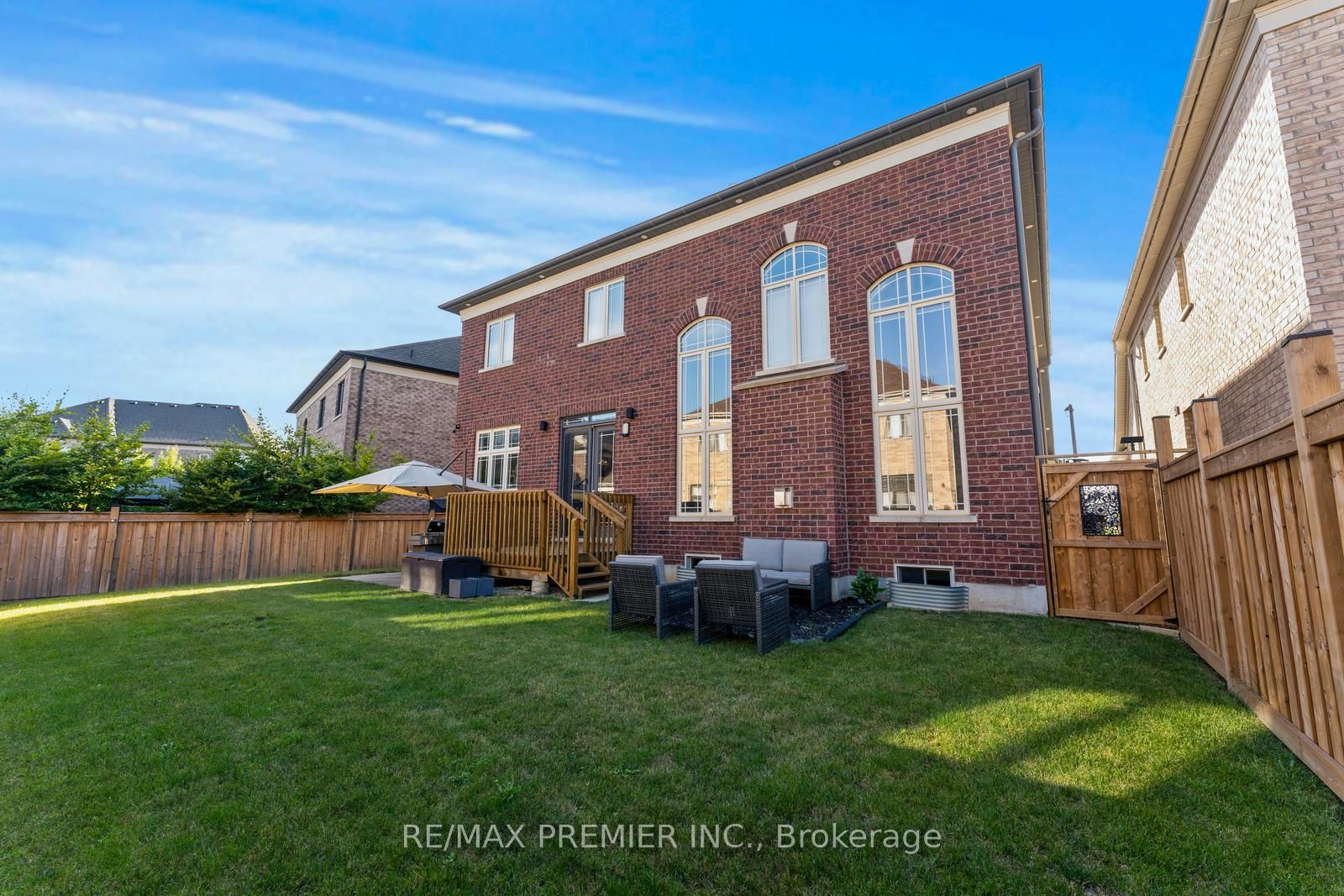91 Woodgate Pines Drive