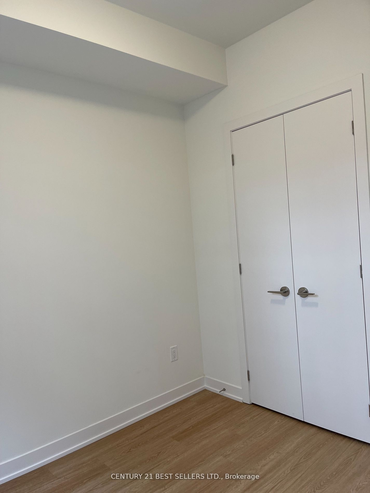 8 David Eyer Road #1221