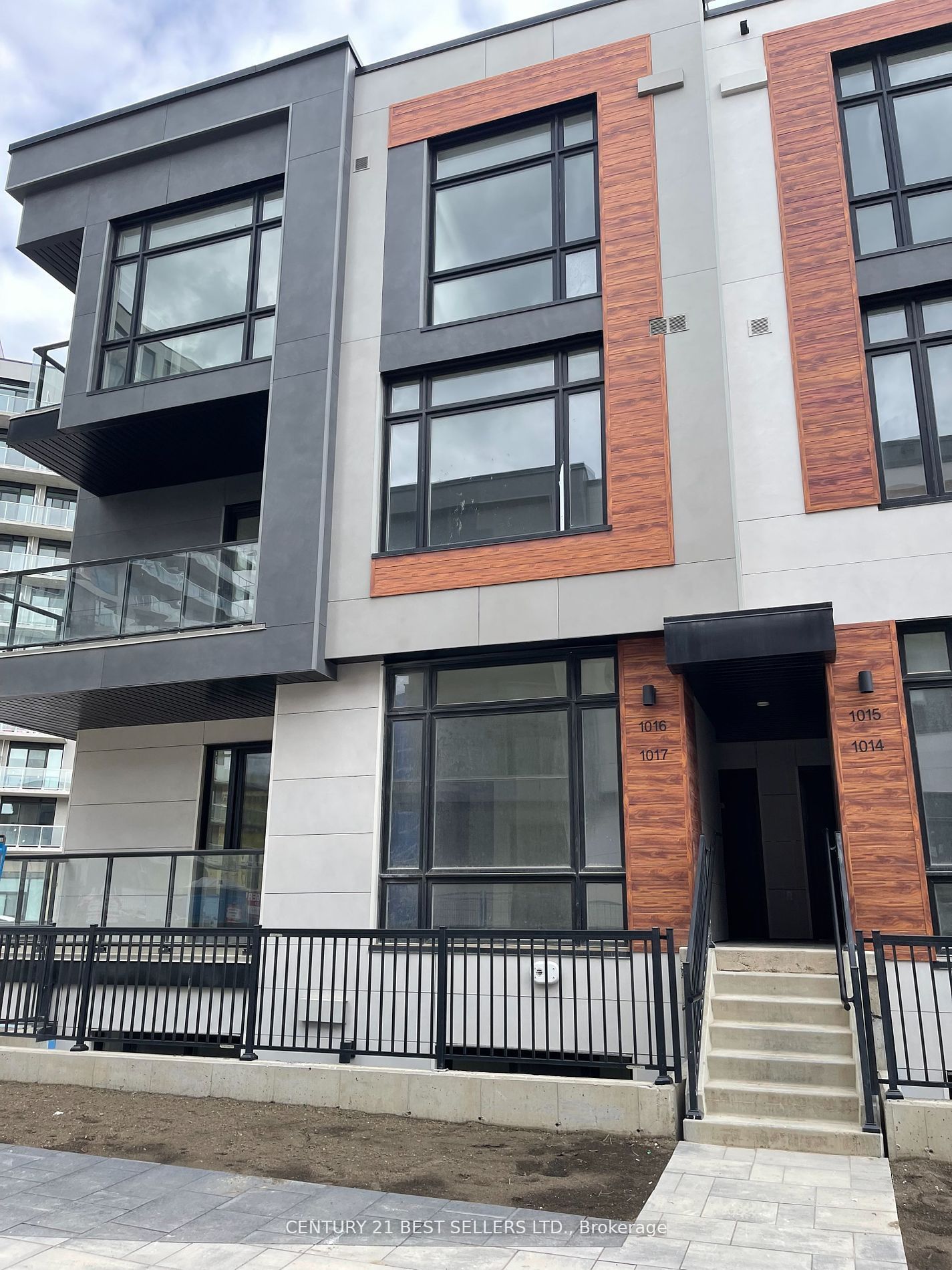 8 David Eyer Road #1221