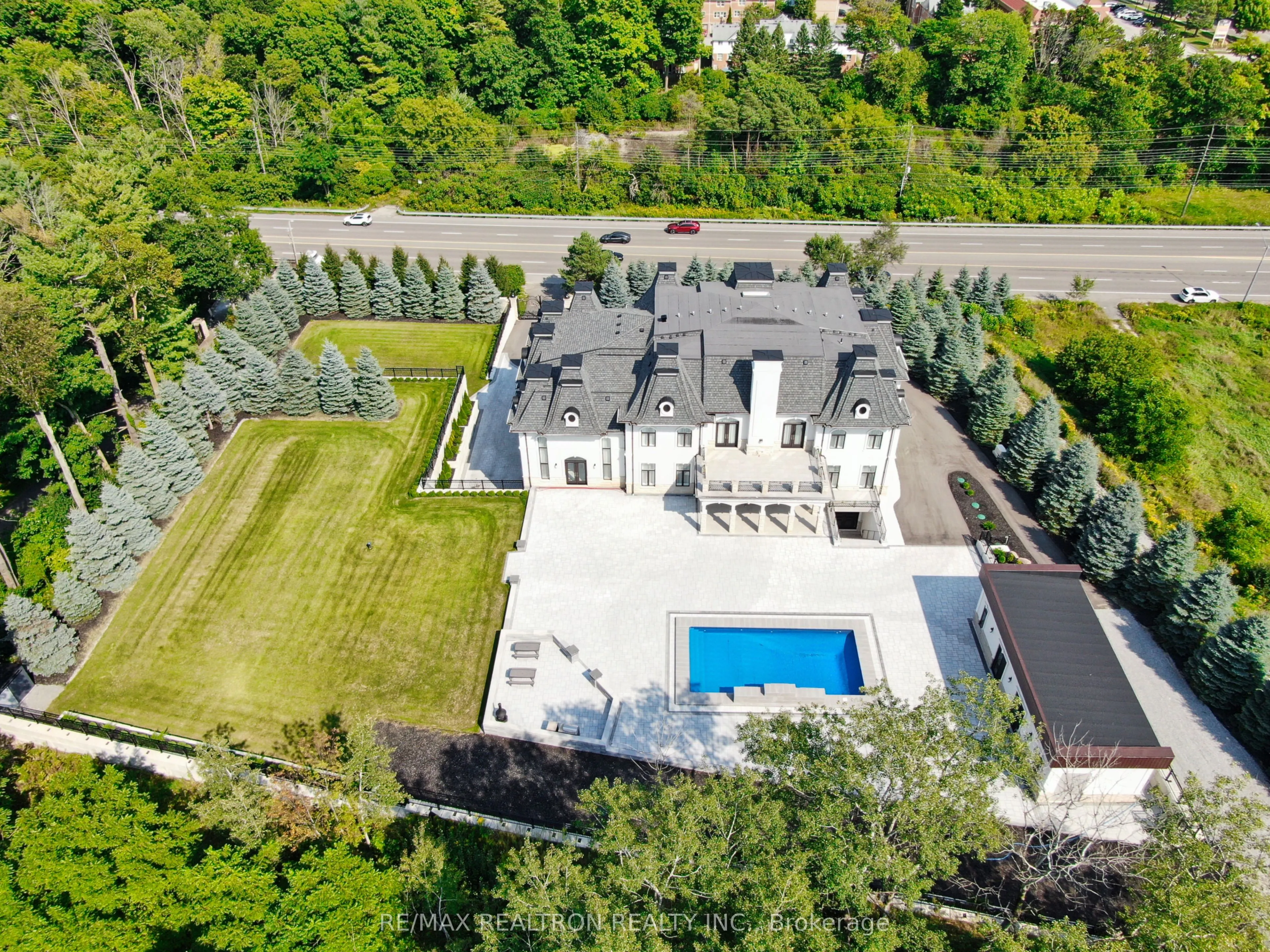 14358 Bathurst Street