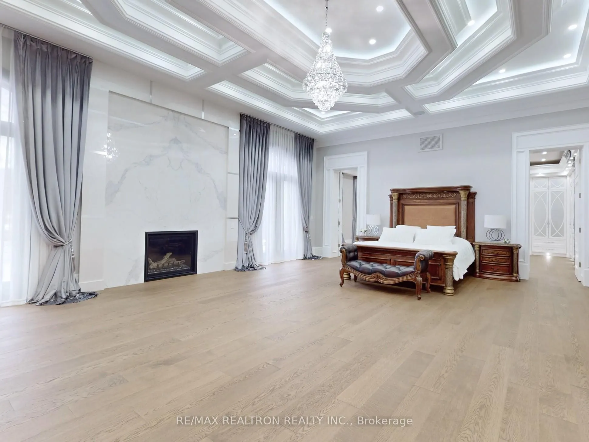 14358 Bathurst Street
