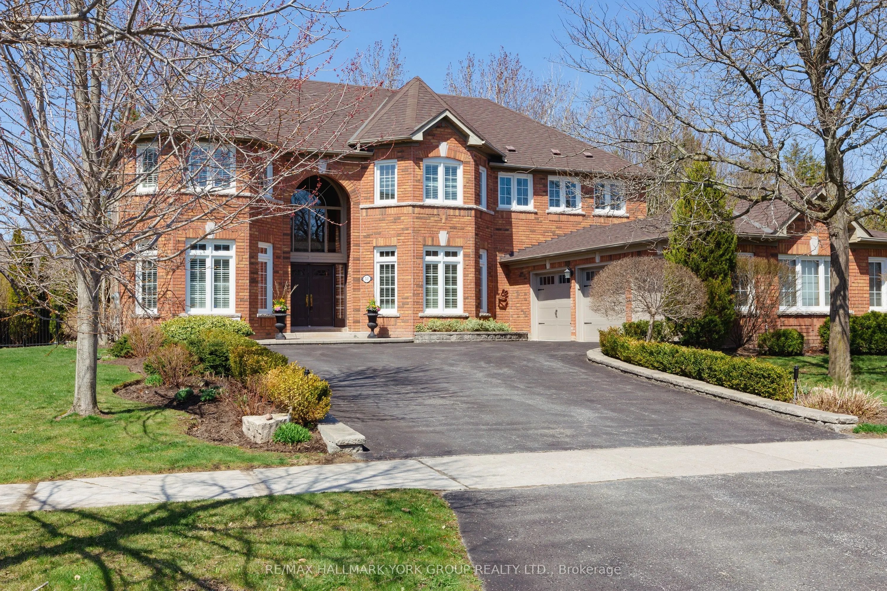 52 Forester Crescent