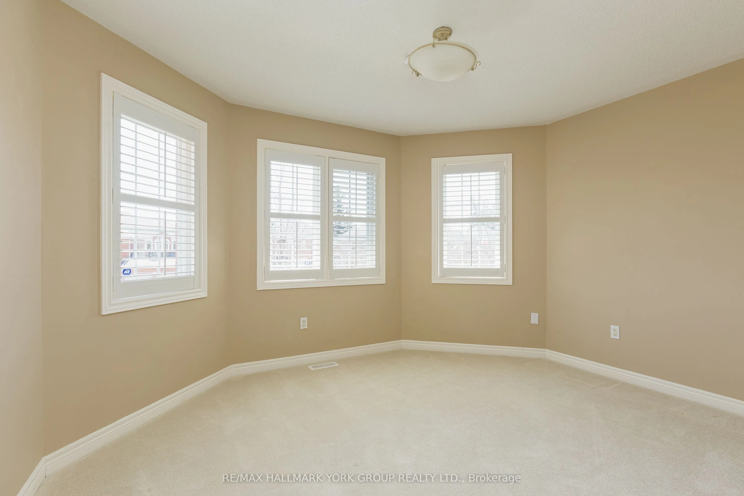 52 Forester Crescent