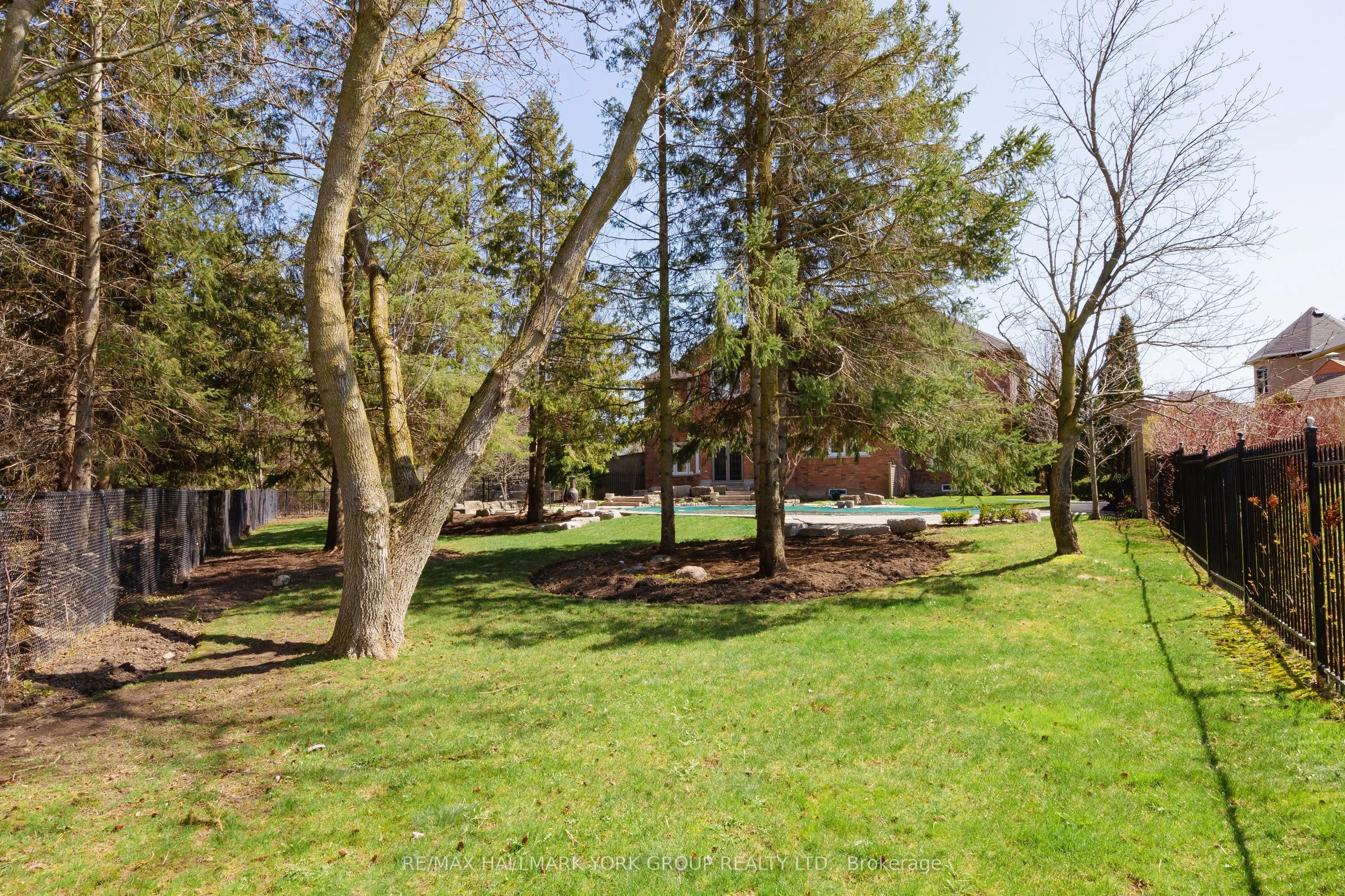 52 Forester Crescent