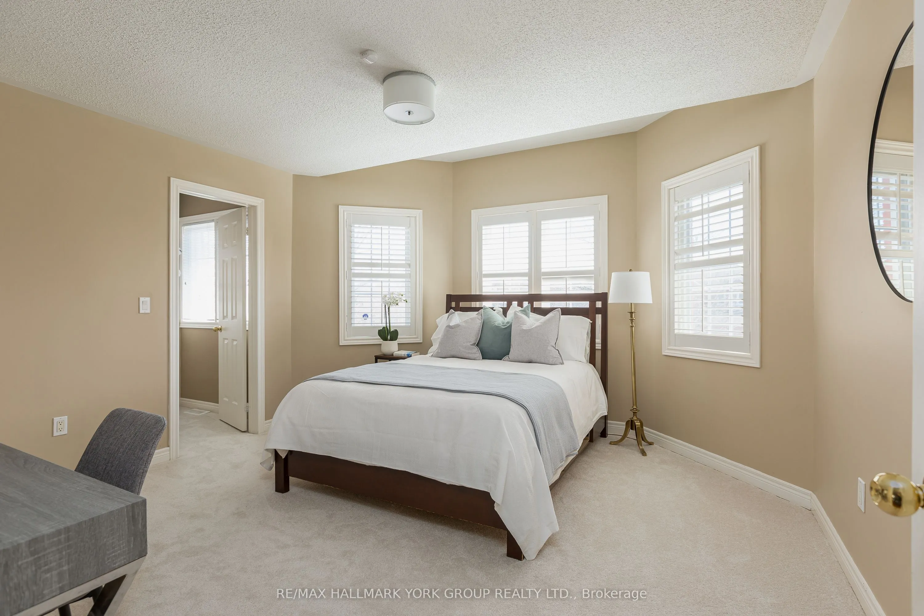 52 Forester Crescent