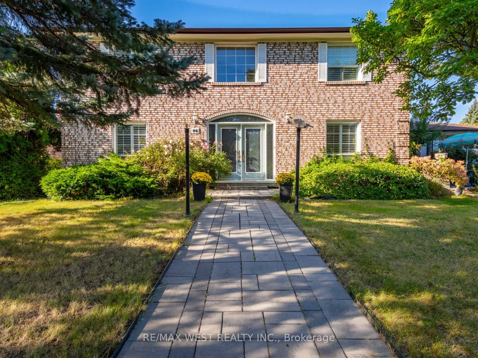 96 Wigwoss Drive S
