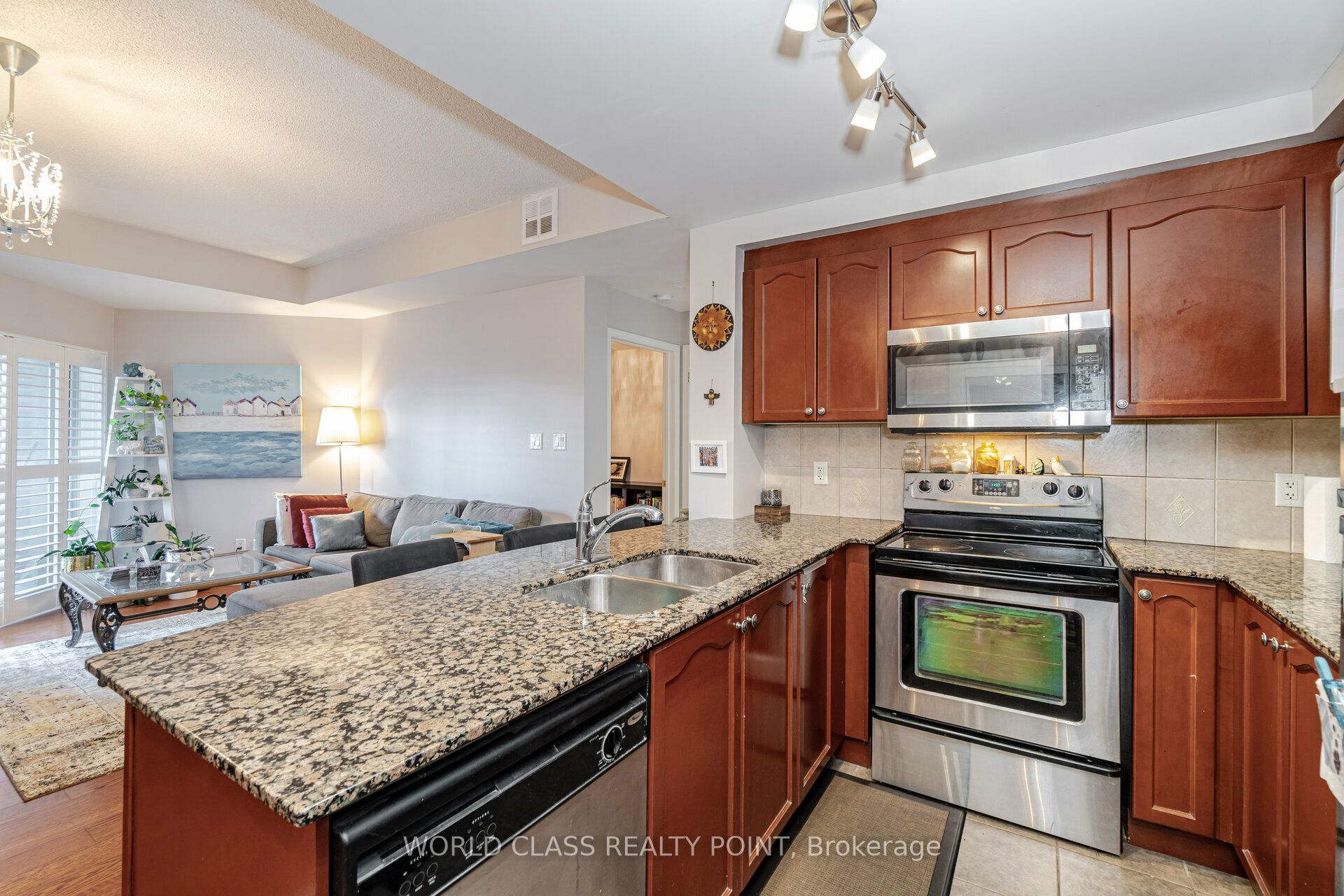 8 Maison Parc Court, #204