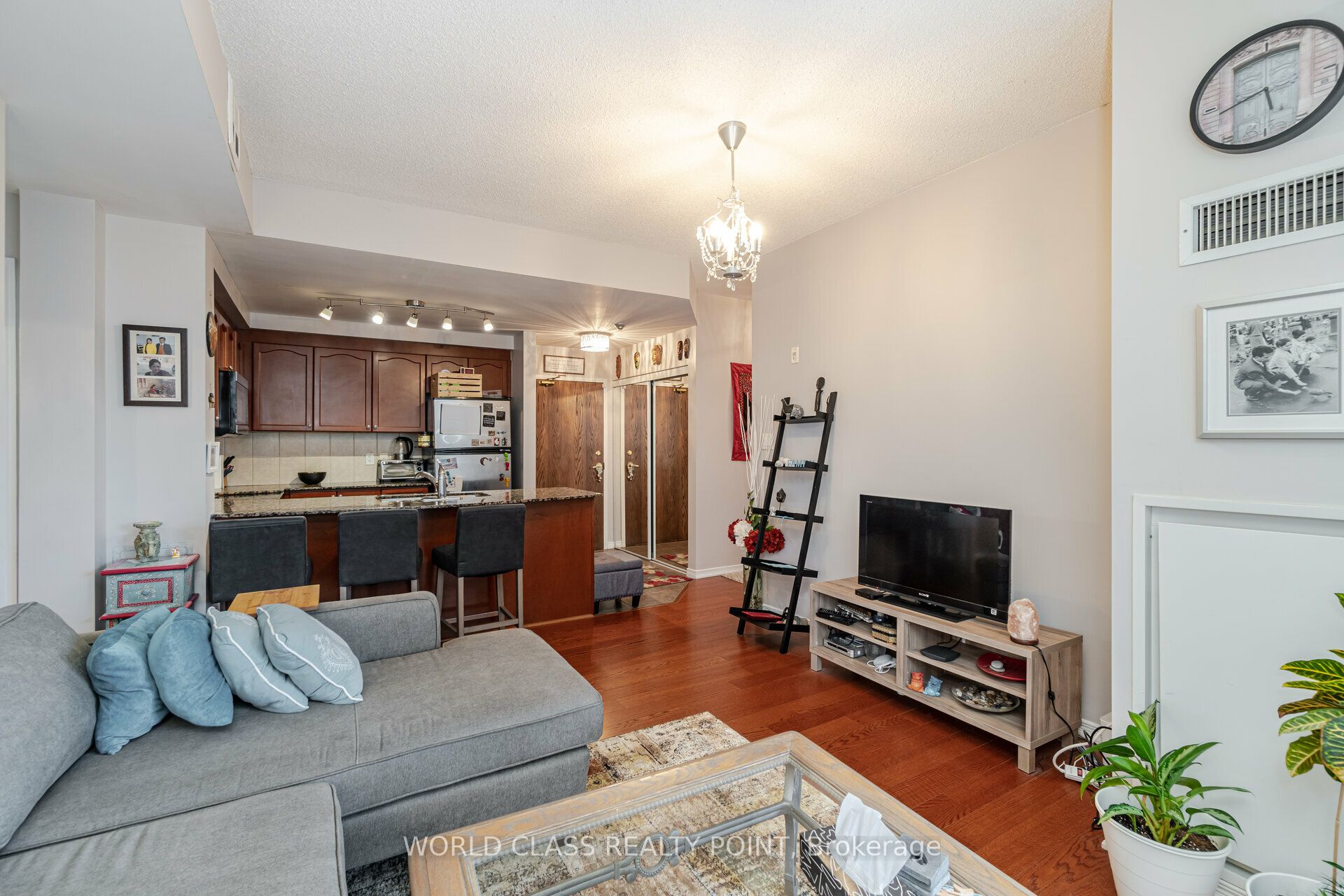 8 Maison Parc Court, #204
