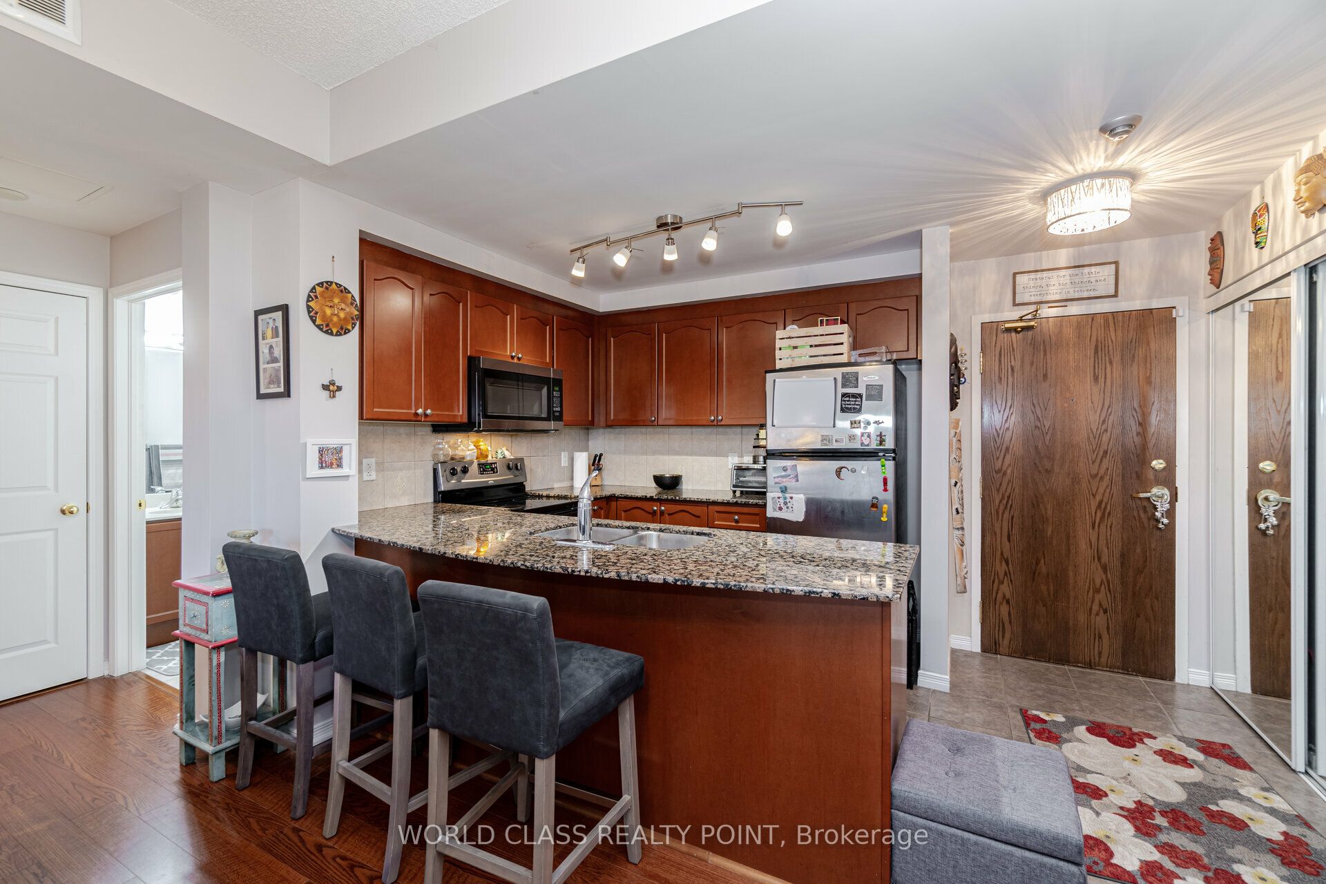 8 Maison Parc Court, #204