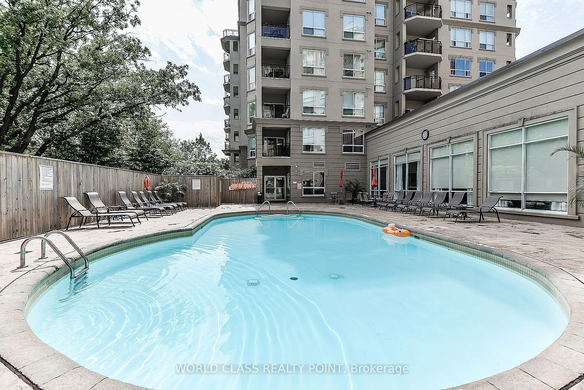 8 Maison Parc Court, #204