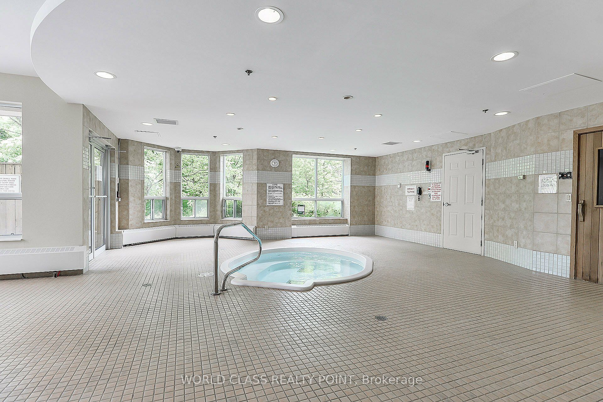 8 Maison Parc Court, #204