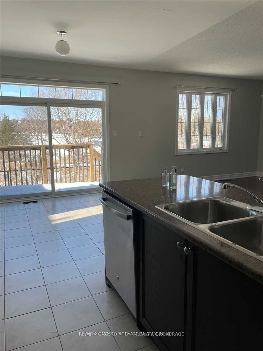 48 Robert Wilson Crescent