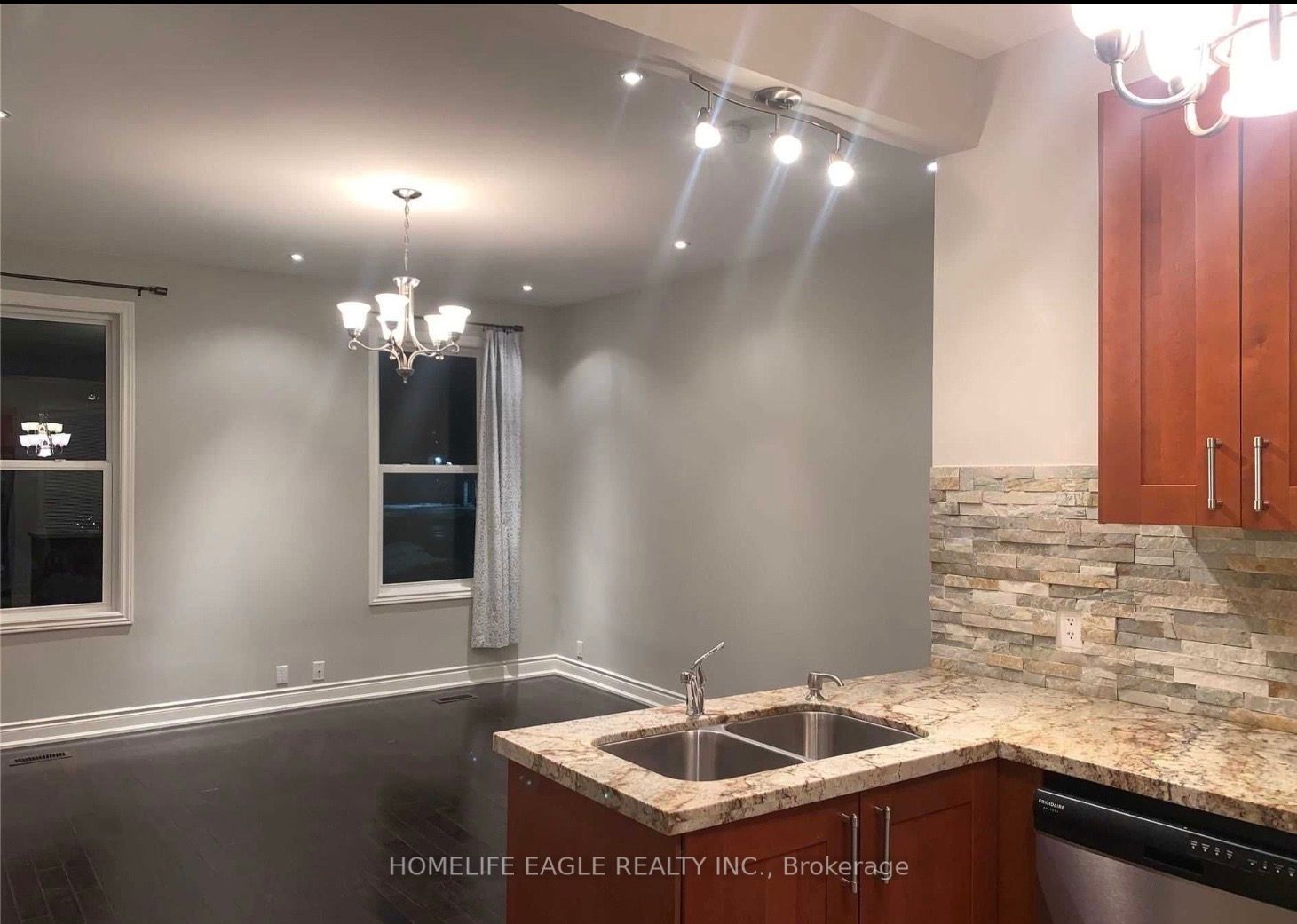 87 Simcoe Road