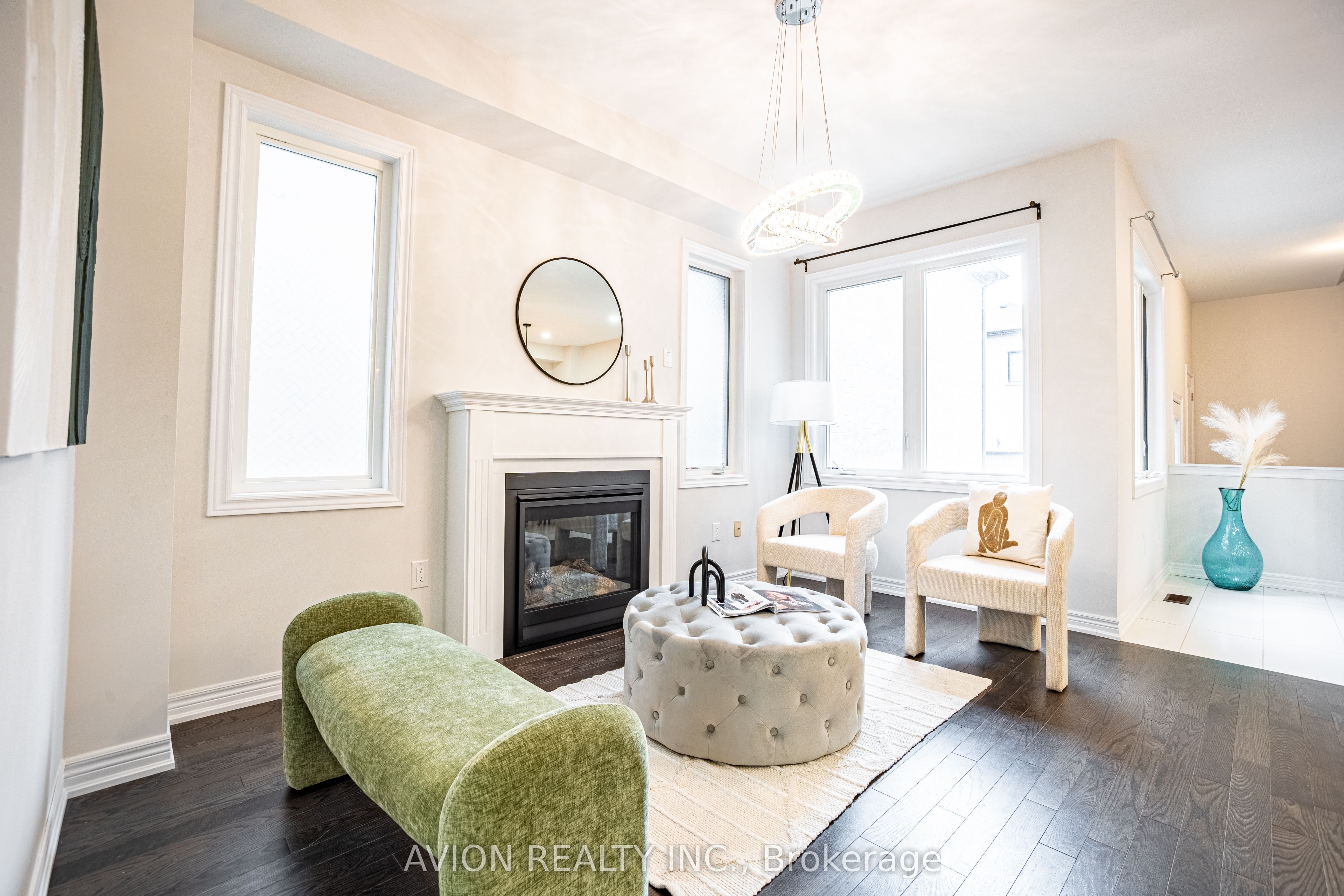 538 White's Hill Avenue