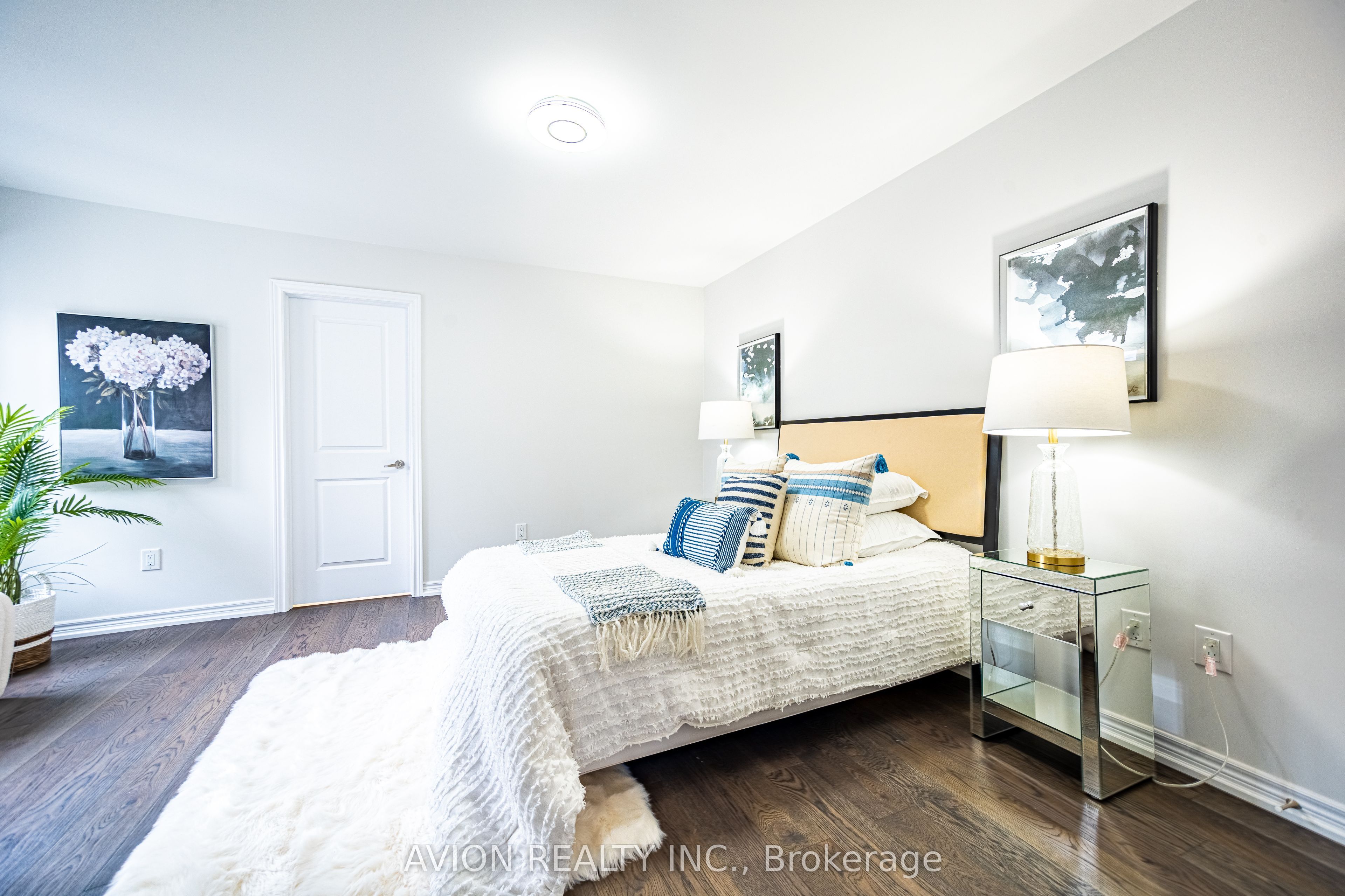 538 White's Hill Avenue