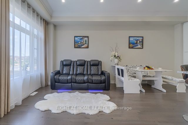 12 Laskin Drive