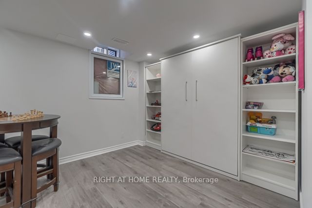 12 Laskin Drive