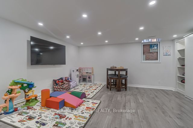 12 Laskin Drive