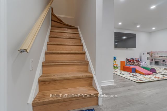 12 Laskin Drive