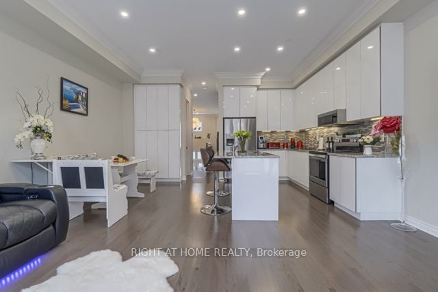 12 Laskin Drive