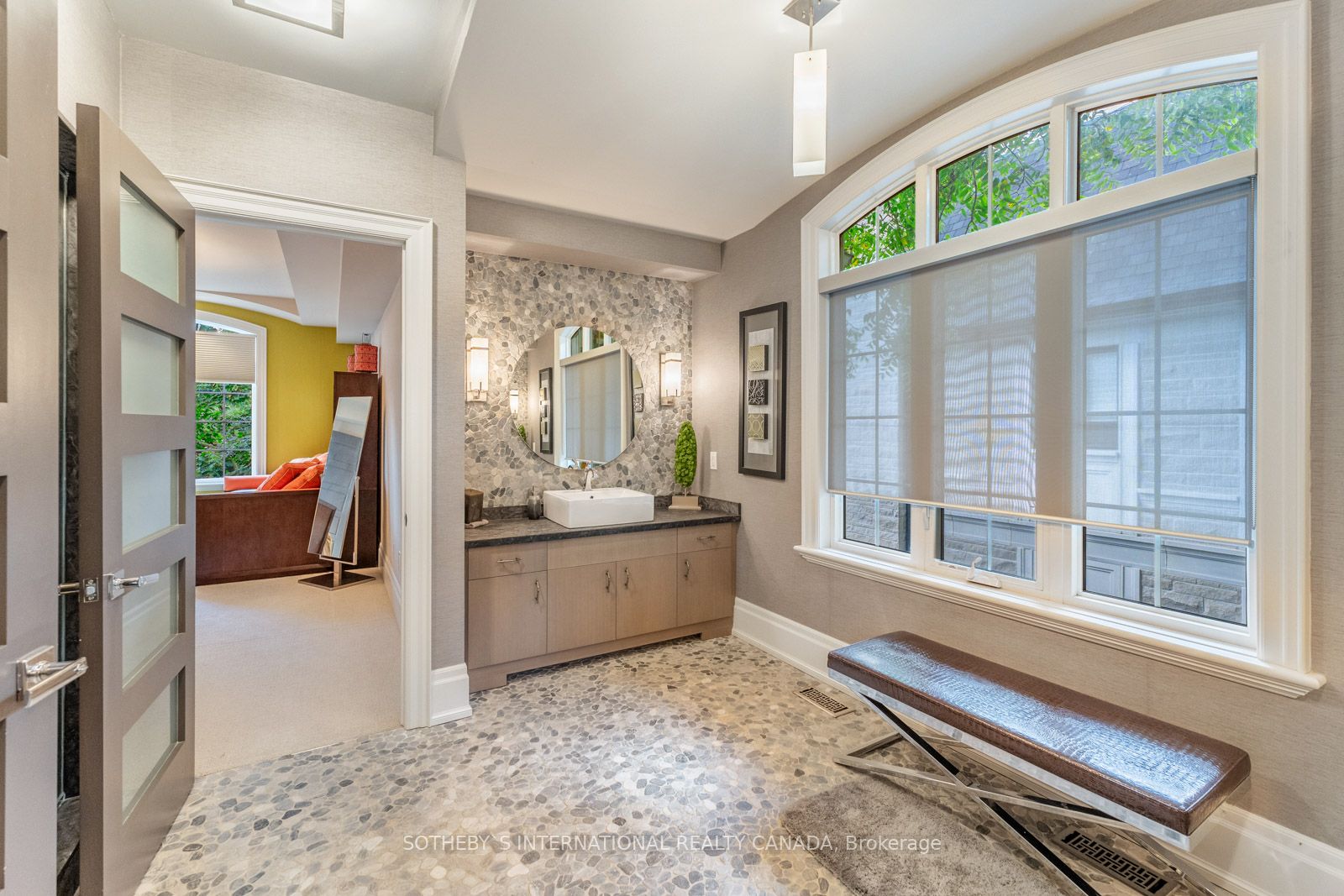 8 Thornhill Avenue