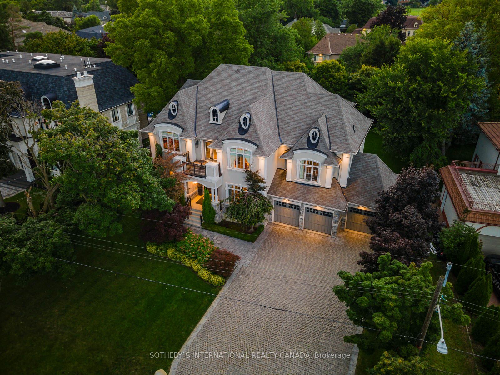 8 Thornhill Avenue
