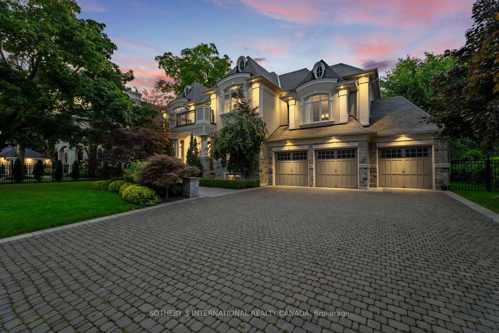 8 Thornhill Avenue
