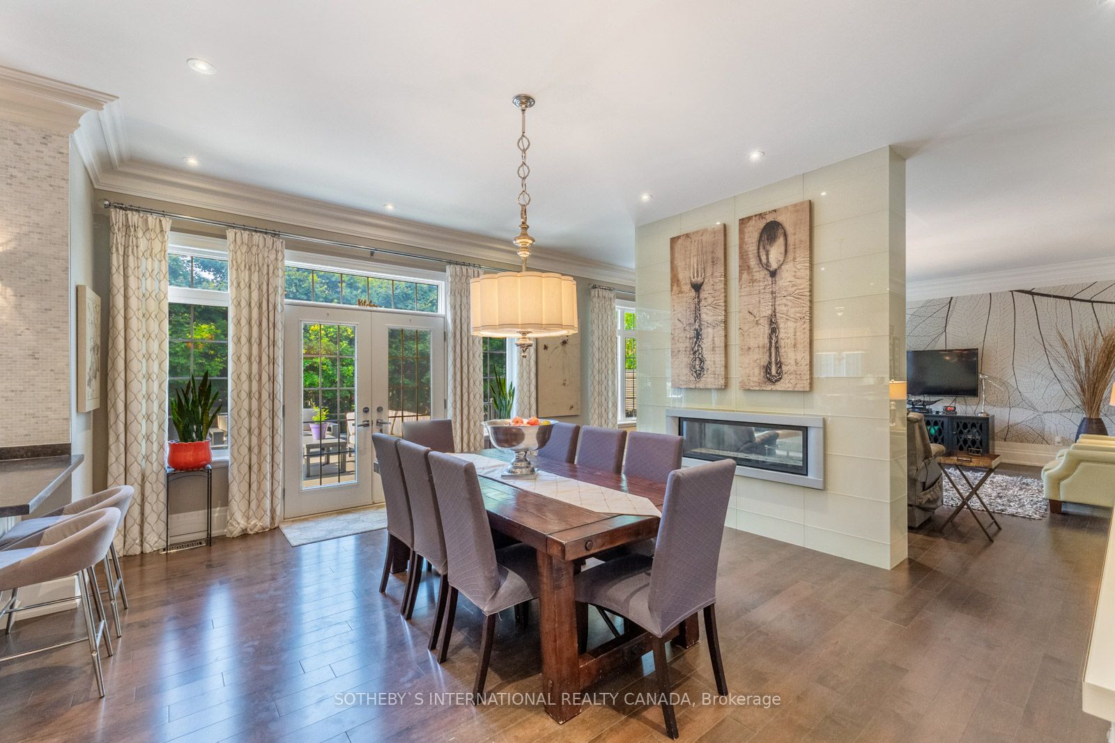 8 Thornhill Avenue