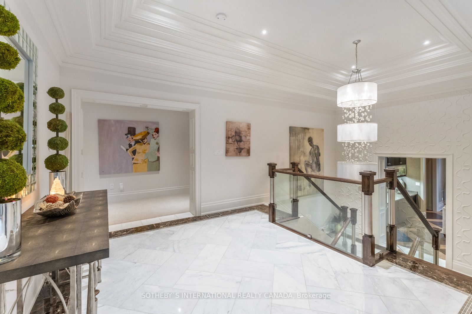 8 Thornhill Avenue