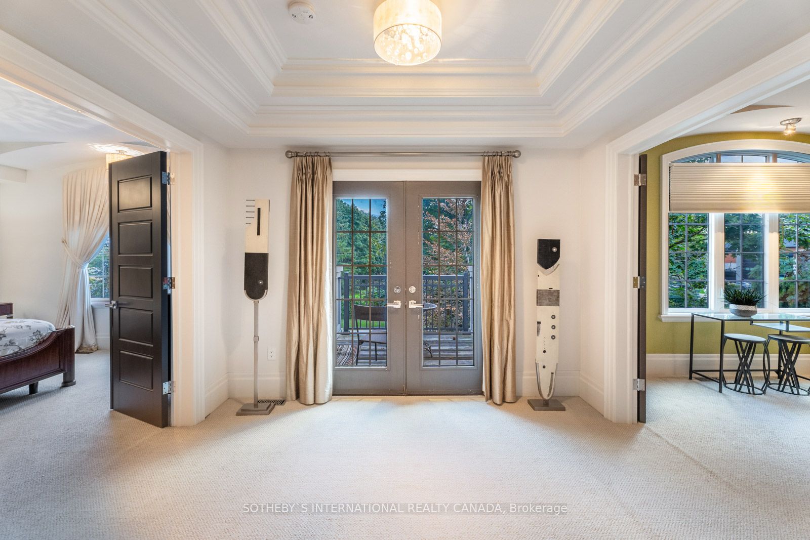 8 Thornhill Avenue