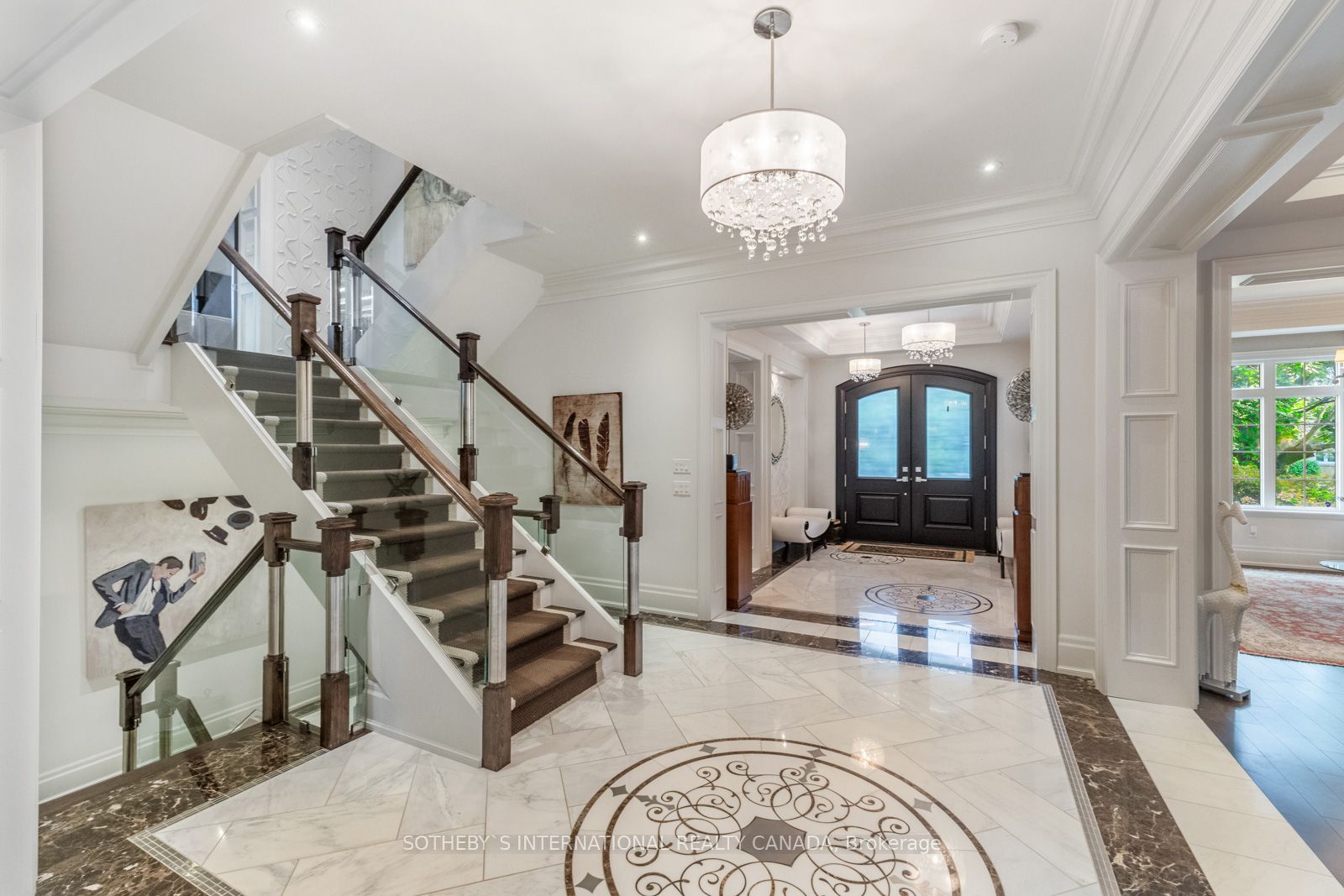 8 Thornhill Avenue