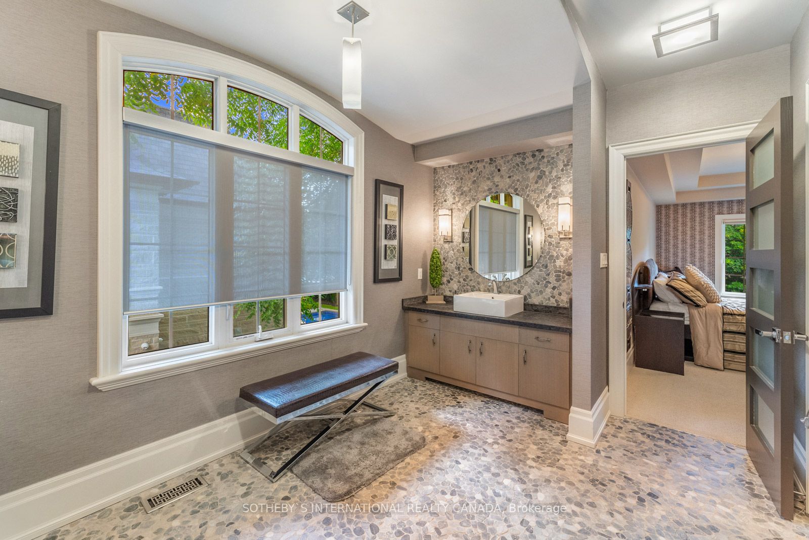 8 Thornhill Avenue