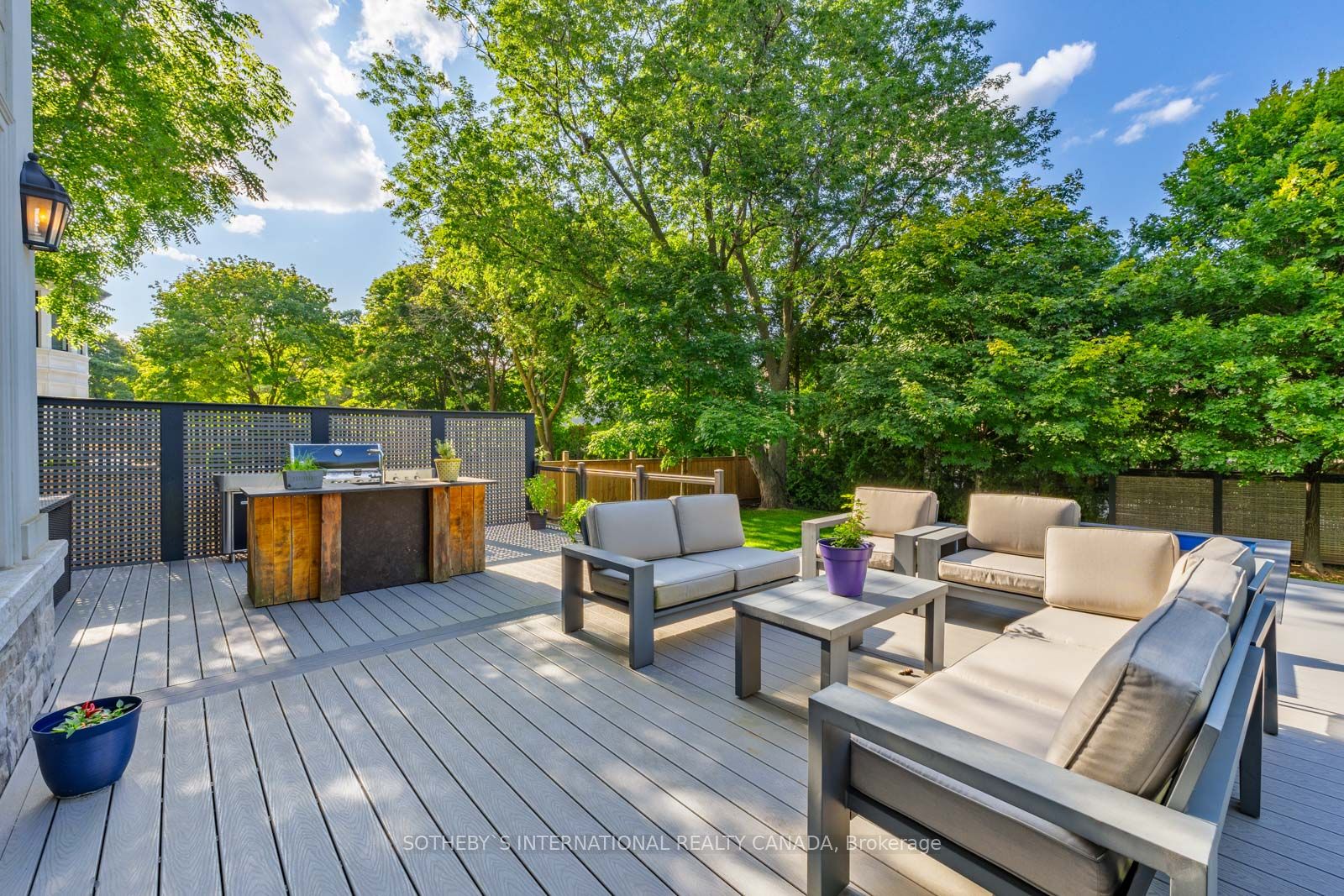 8 Thornhill Avenue