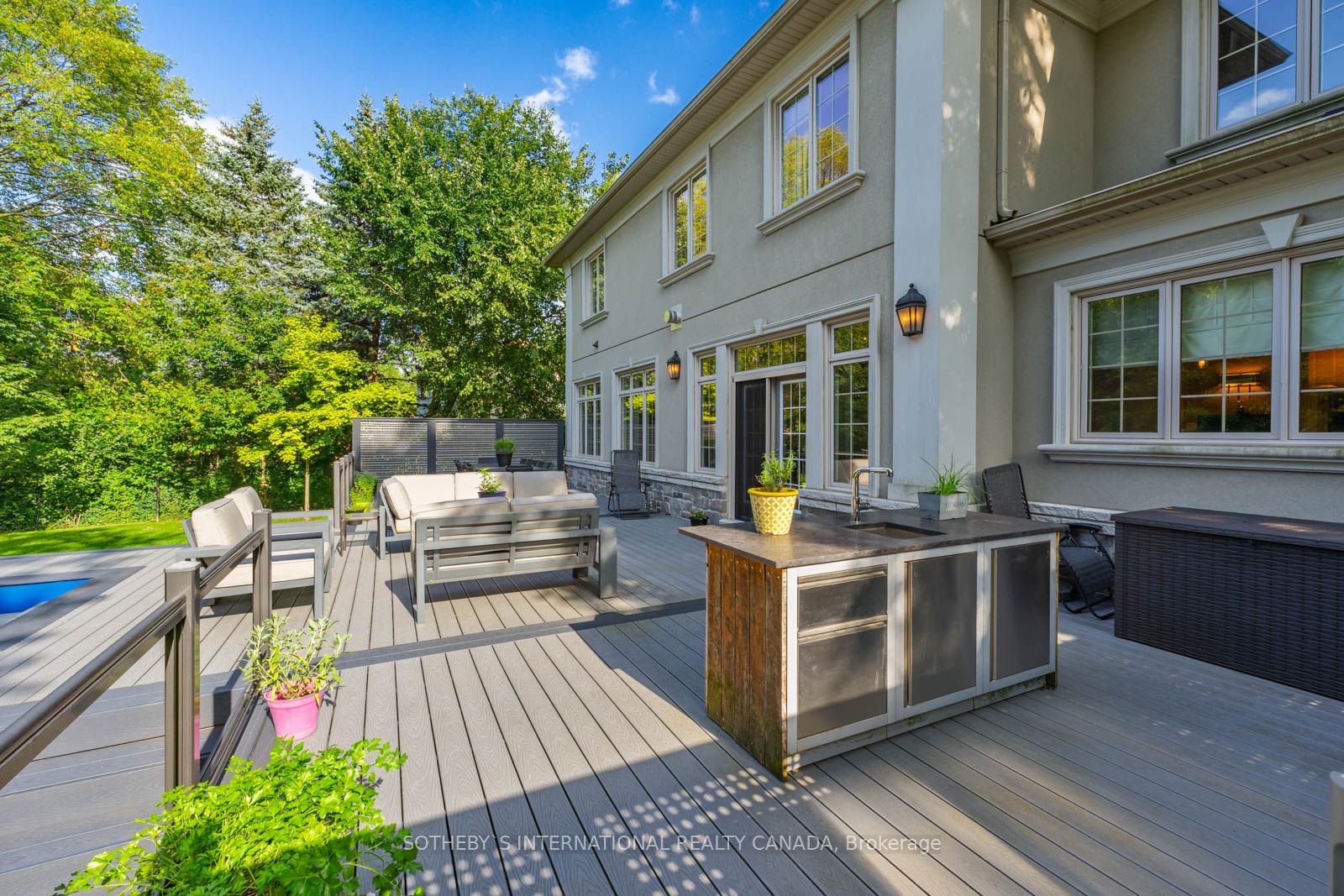 8 Thornhill Avenue