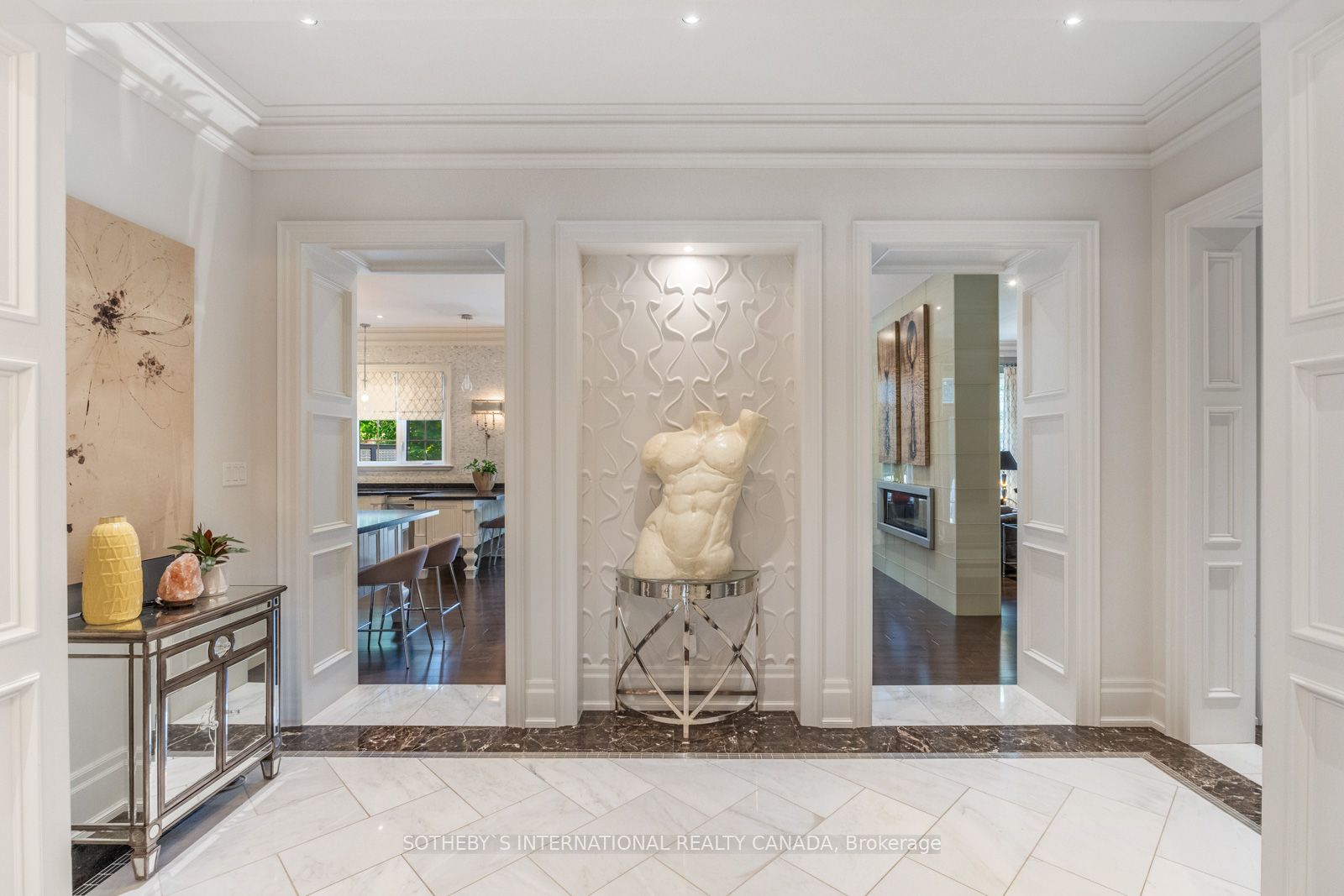8 Thornhill Avenue