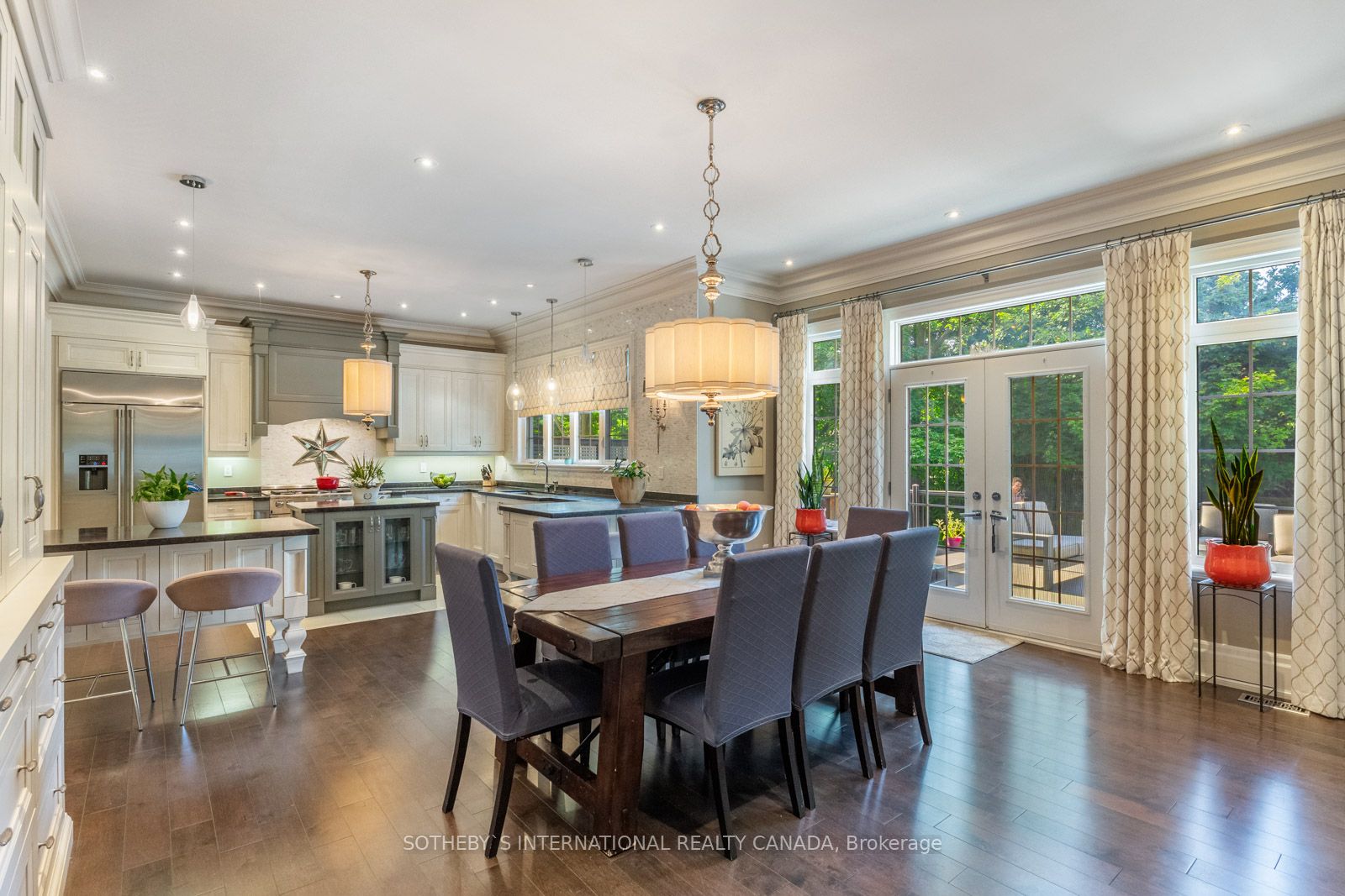 8 Thornhill Avenue