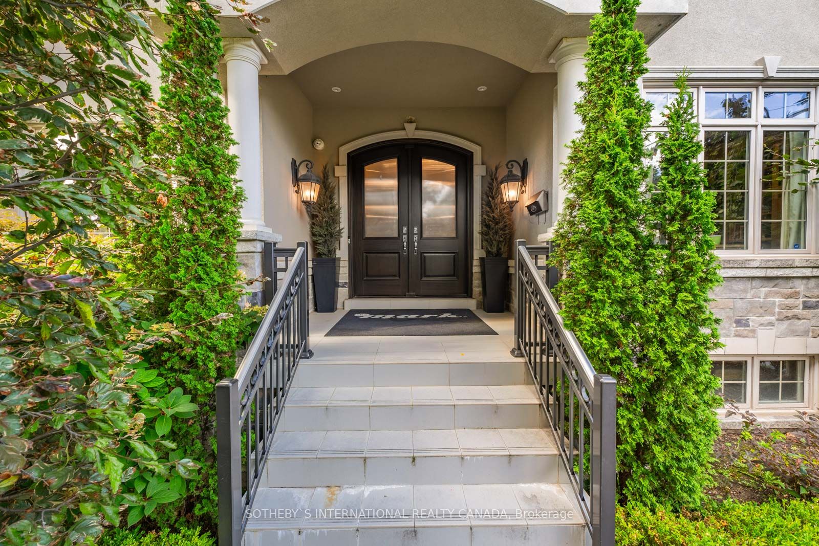 8 Thornhill Avenue