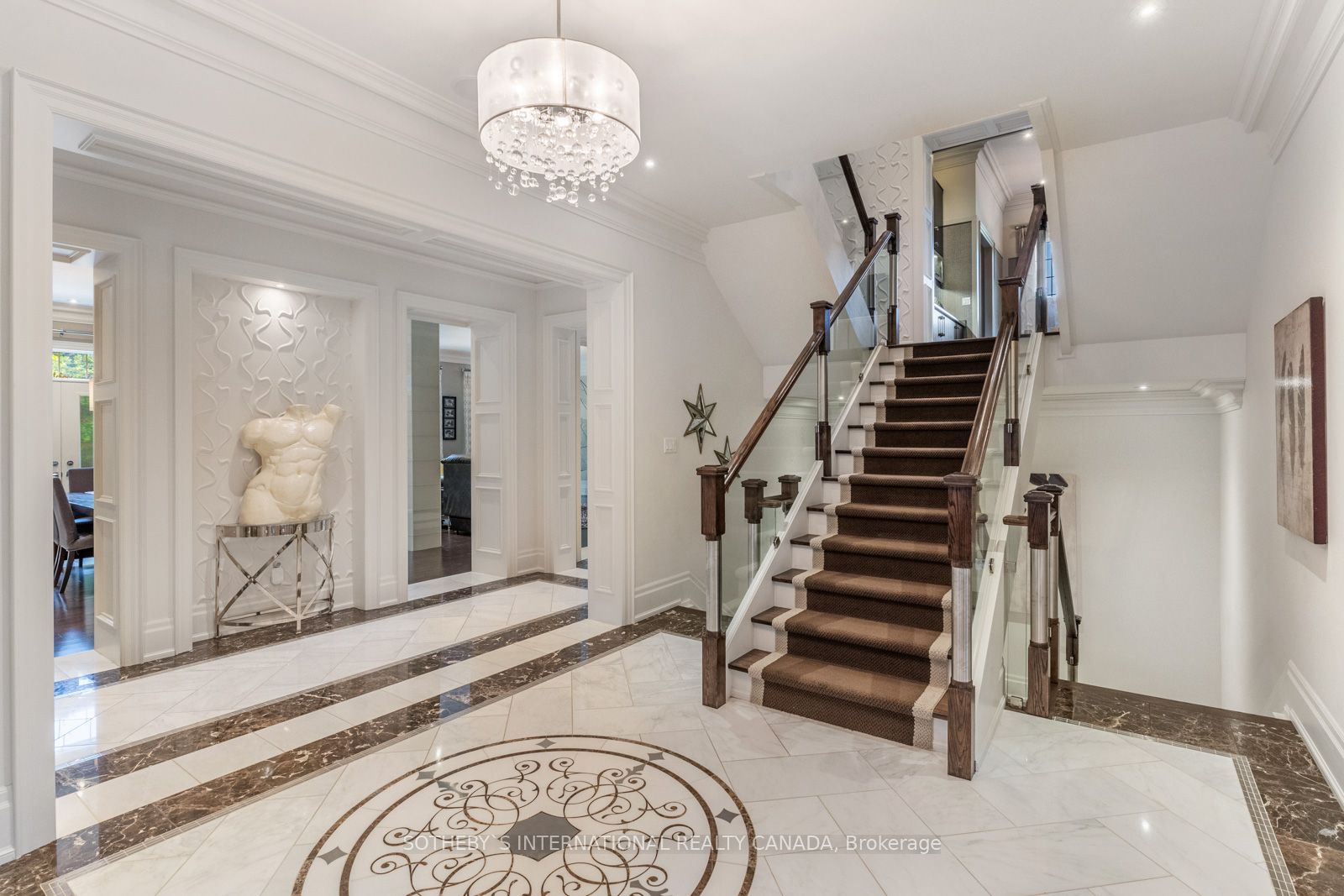8 Thornhill Avenue