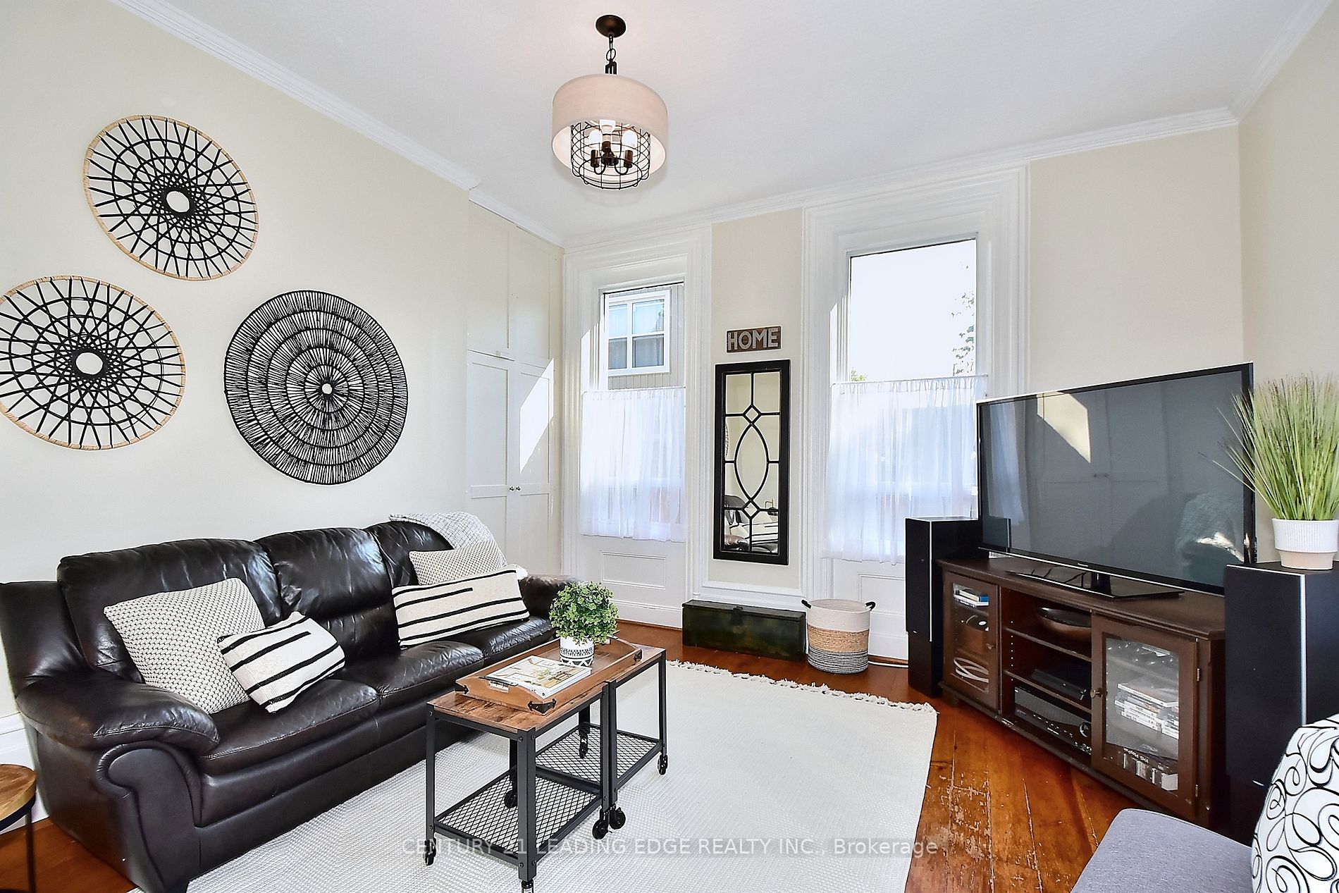 55 Brock Street E
