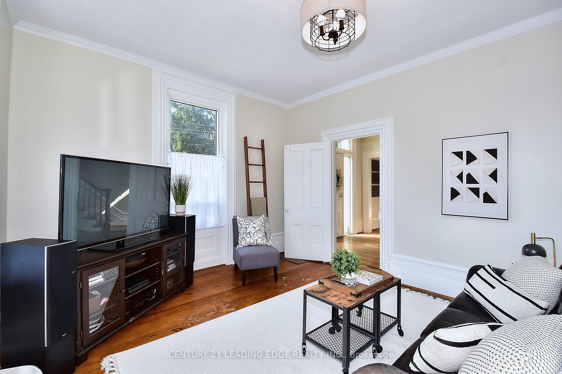 55 Brock Street E