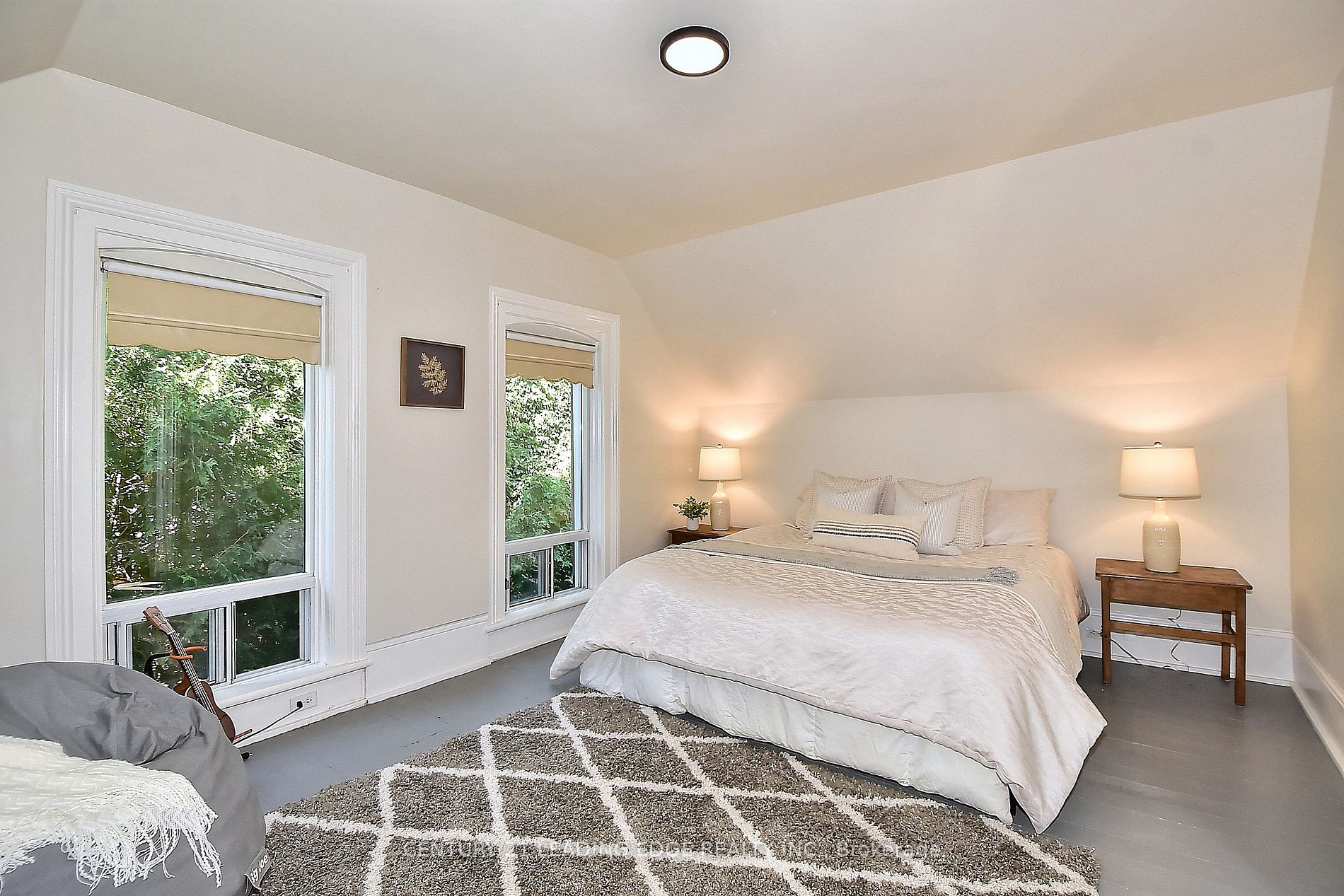 55 Brock Street E