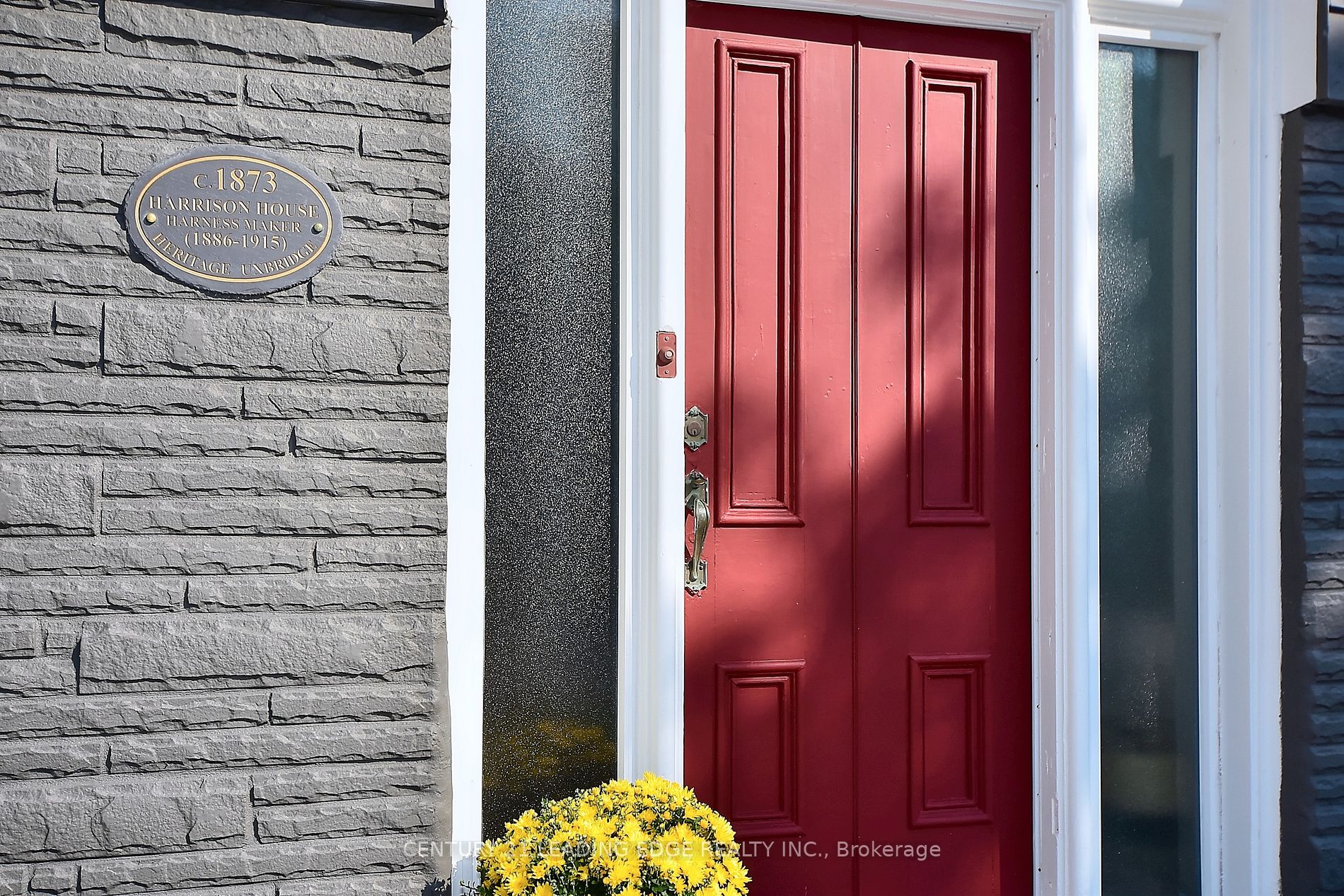 55 Brock Street E