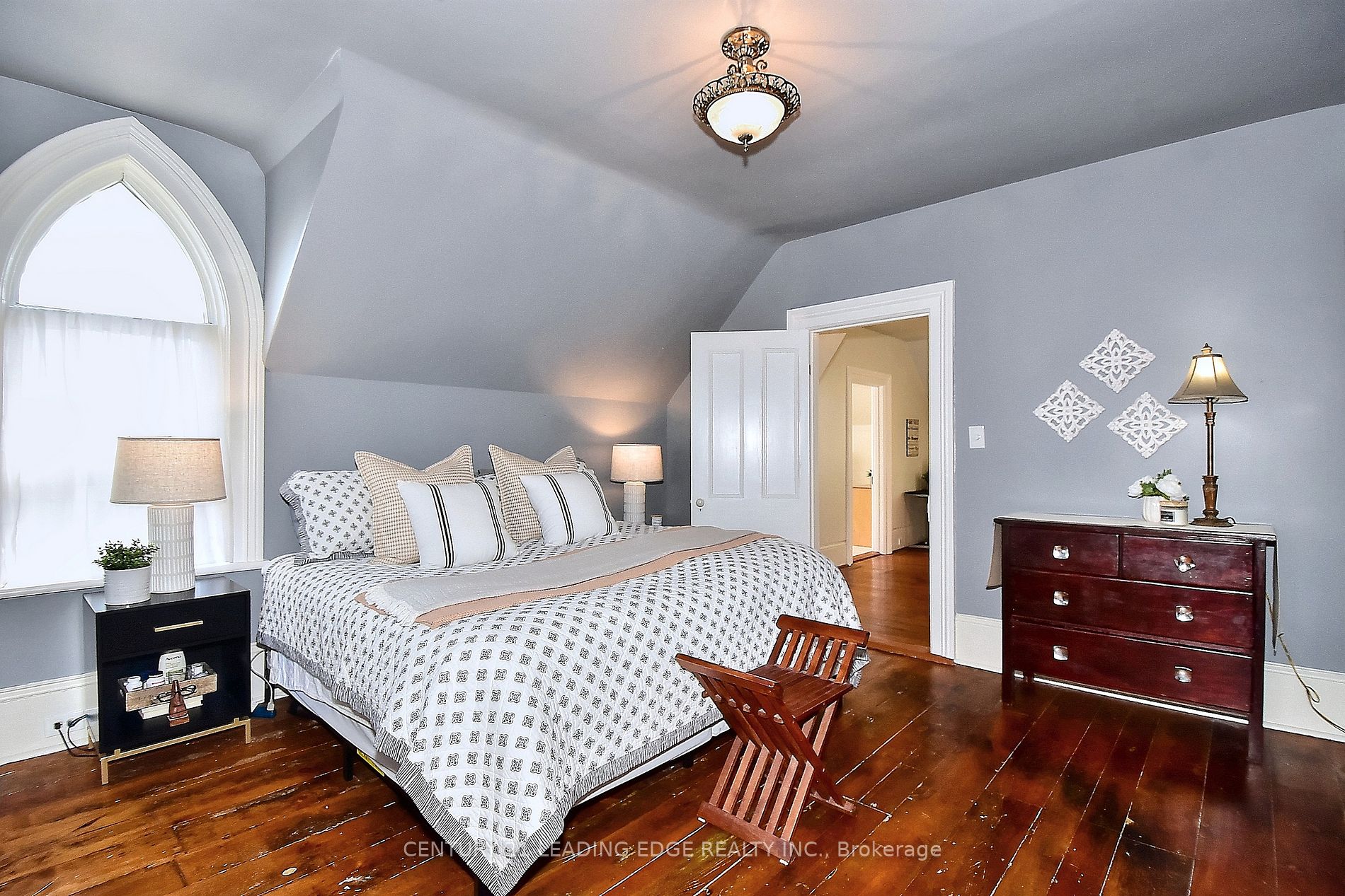 55 Brock Street E