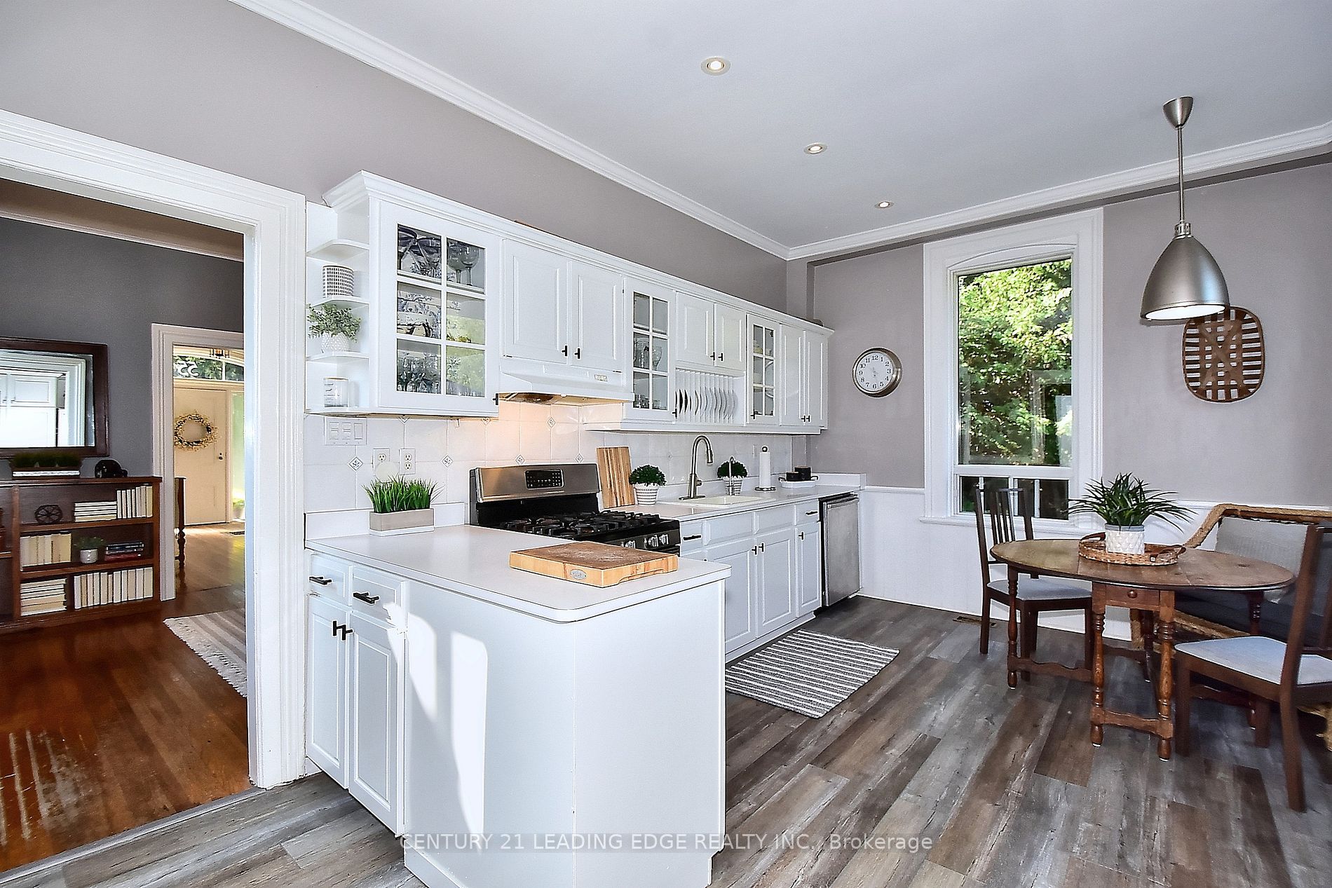 55 Brock Street E