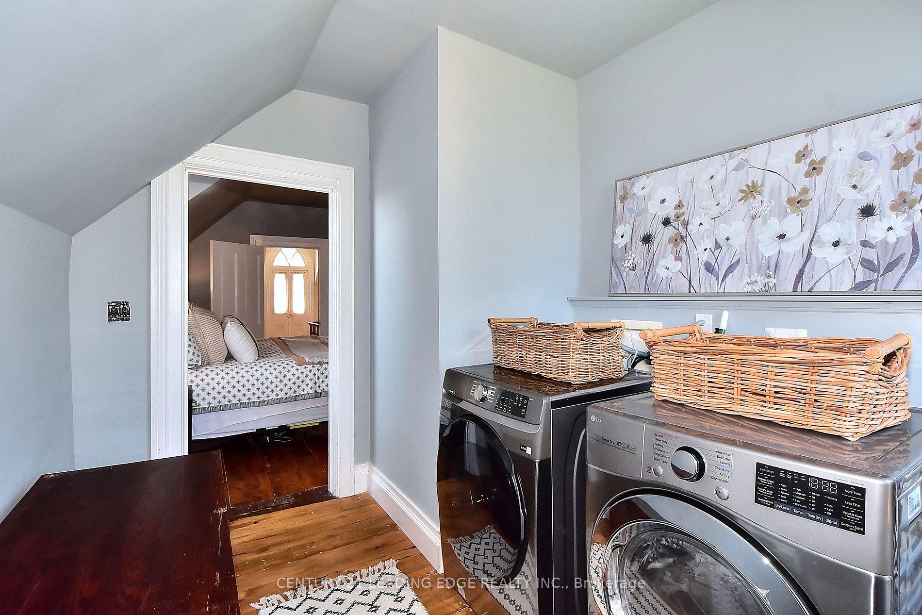 55 Brock Street E