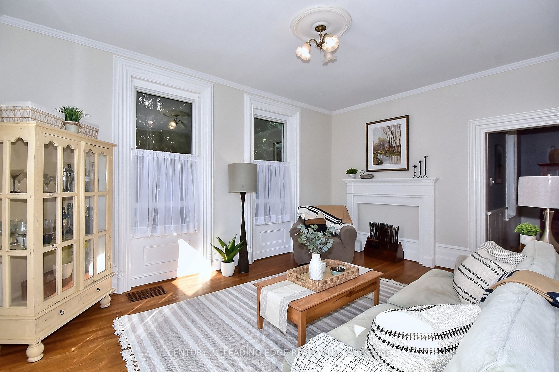 55 Brock Street E