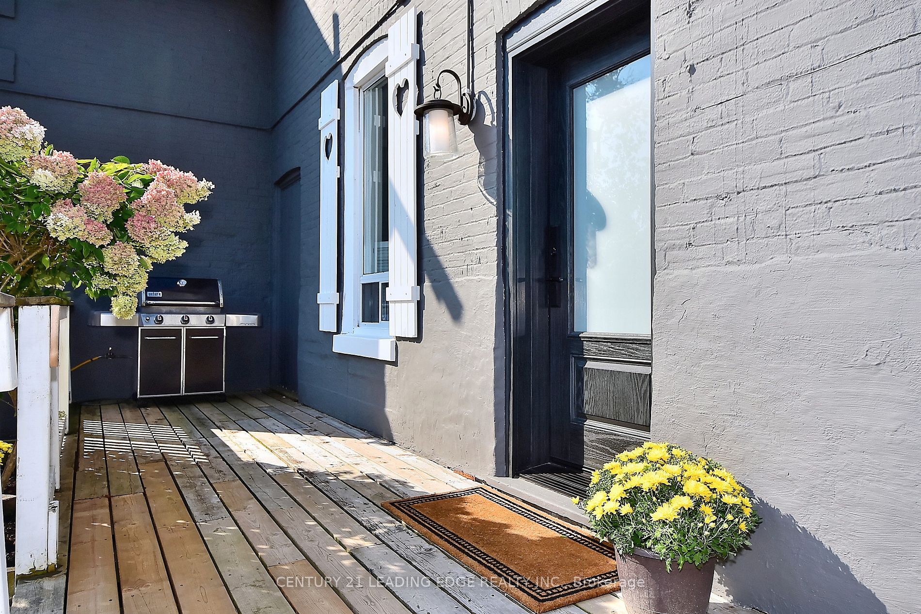 55 Brock Street E