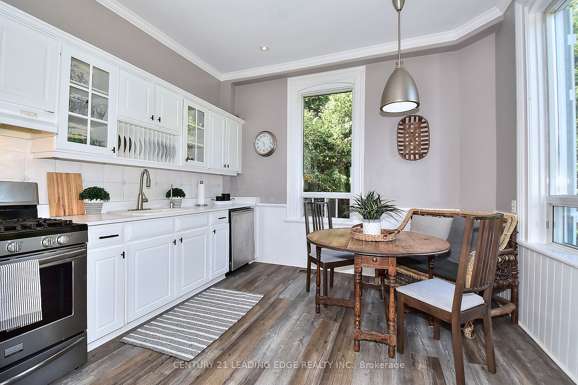 55 Brock Street E